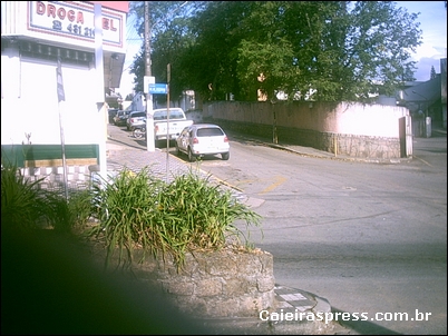 Av. XIV de Dezembro esquina com a Rua Dr. Armando Pinto